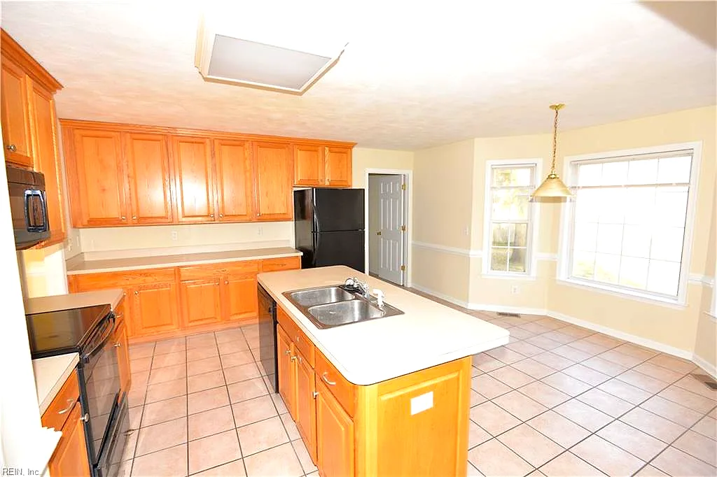 1701 Seaton Dr, Virginia Beach — photo