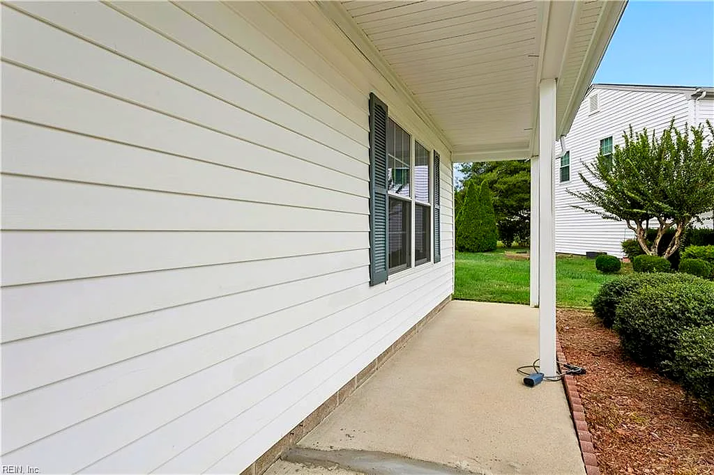 2 Great Lakes Dr, Hampton — photo