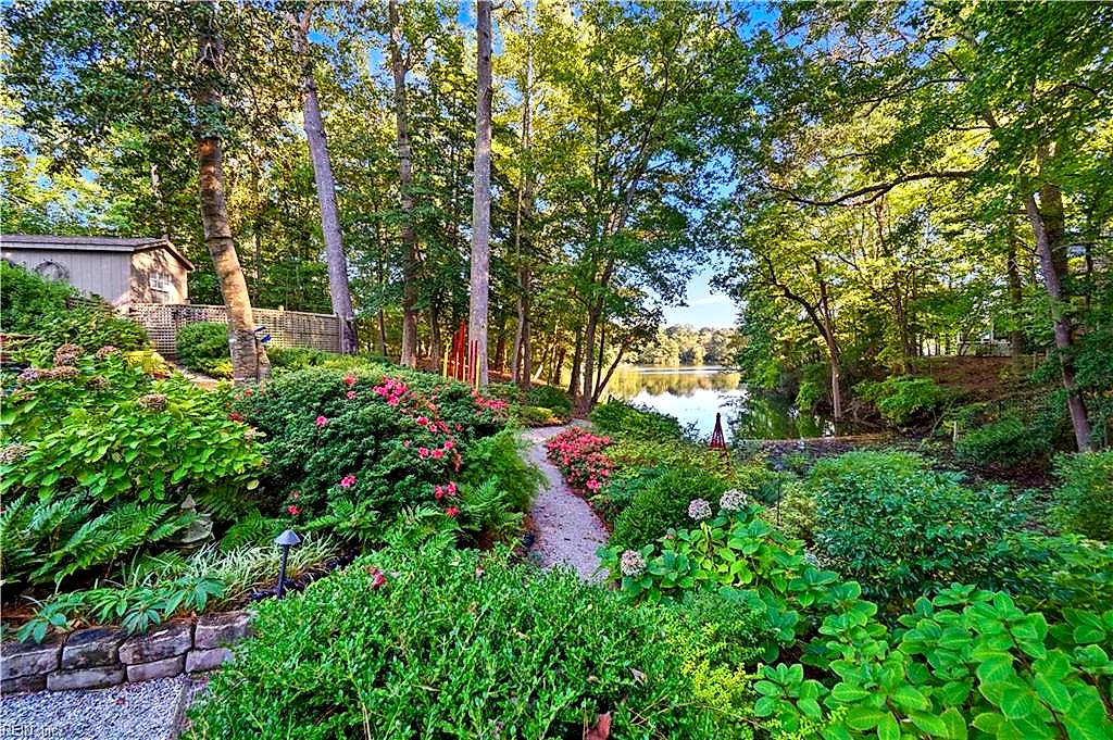 1582 Adams Dr, Suffolk — photo