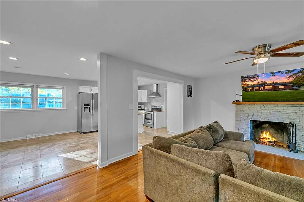 101 Carol Dr, Yorktown — photo