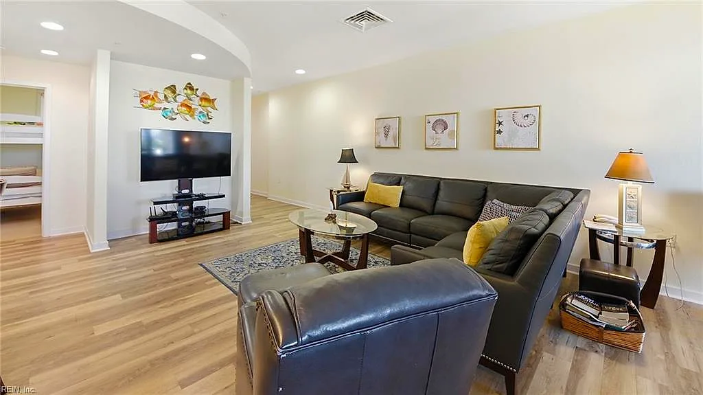 3700 Sandpiper Rd #220a, Virginia Beach — photo