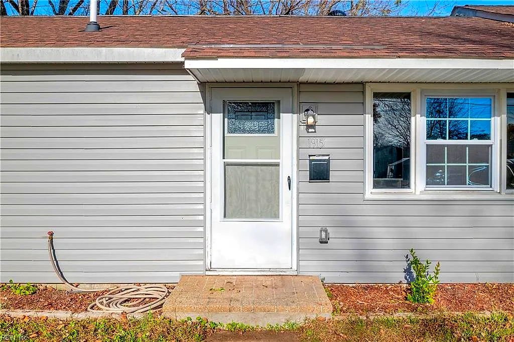 1915 Kensington Dr, Hampton — photo