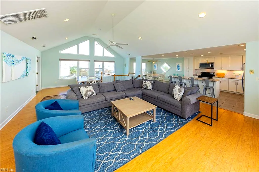 2745 Sandpiper Rd, Virginia Beach — photo